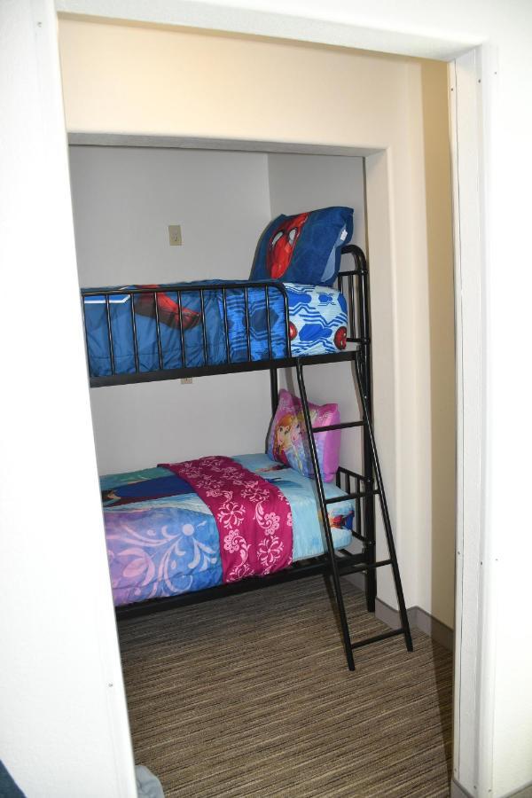 Holiday Inn Express Hotel & Suites Evanston By Ihg מראה חיצוני תמונה